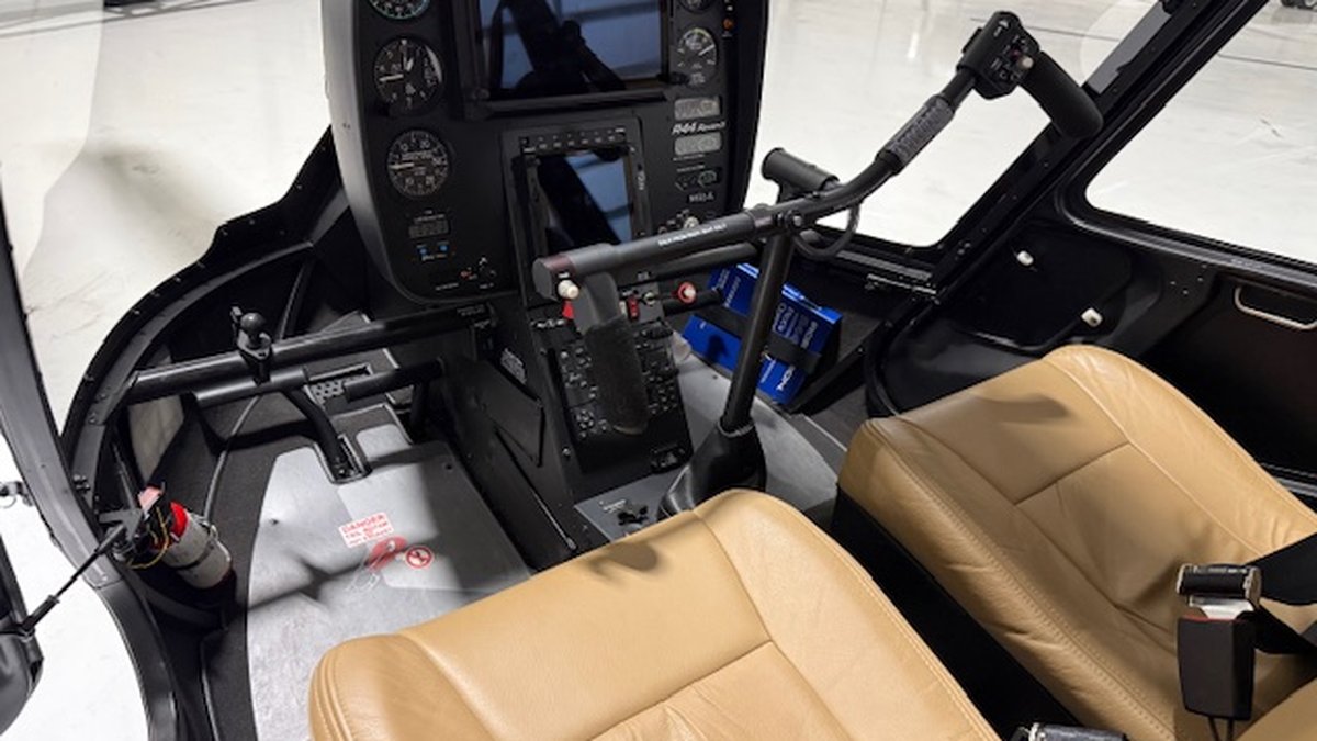 R44 Cockpit — Garmin G500 panel
